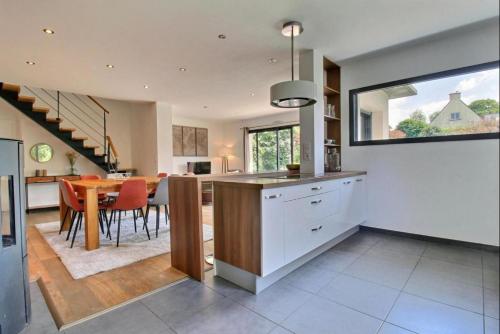 Konyha, Magnifique Villa en bord de mer à Fort-Bloqué (Magnifique Villa en bord de mer a Fort-Bloque) near Lorient repülőtér Konyha, Magnifique Villa en bord de mer à Fort-Bloqué (Magnifique Villa en bord de mer a Fort-Bloque) near Lorient repülőtér