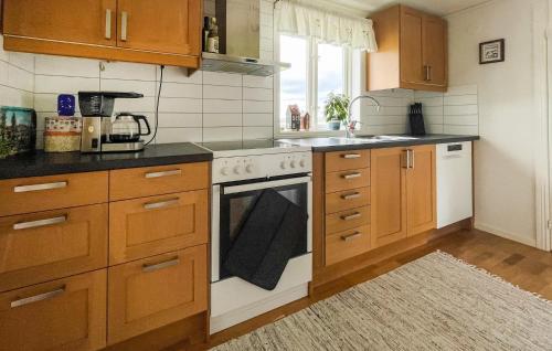 Cocina, Nice Home In Vinberg With House A Panoramic View in Falkenberg Cocina, Nice Home In Vinberg With House A Panoramic View in Falkenberg