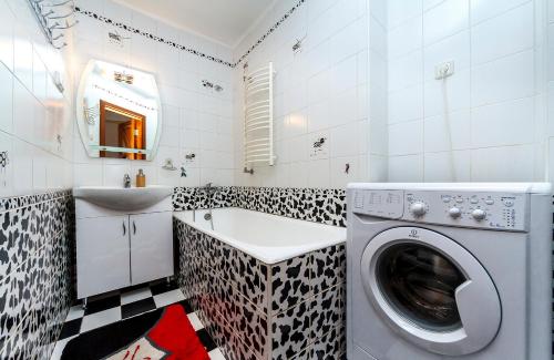 This photo about Luxrent Apartments on Palace Ukraina Ocean Plaza shared on HyHotel.com