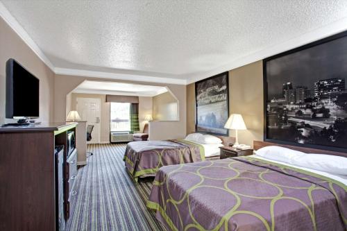 Super 8 By Wyndham Knoxville East in Near Center Super 8 By Wyndham Knoxville East in Near Center