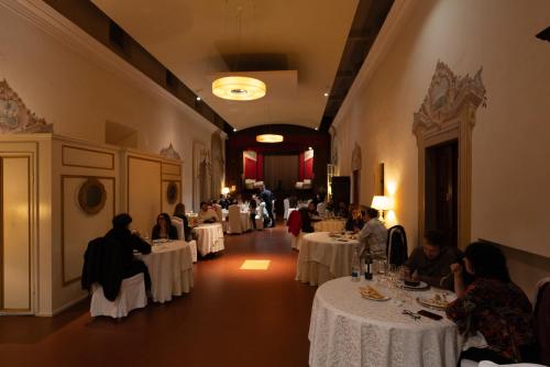 طعام و مشروبات, فندق أي سوماشي (Hotel I Somaschi) in Cherasco طعام و مشروبات, فندق أي سوماشي (Hotel I Somaschi) in Cherasco