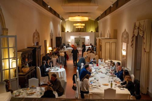 طعام و مشروبات, فندق أي سوماشي (Hotel I Somaschi) in Cherasco طعام و مشروبات, فندق أي سوماشي (Hotel I Somaschi) in Cherasco