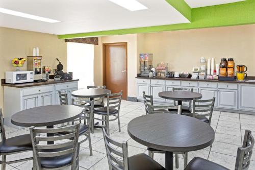 餐飲選擇, 基因斯維爾速8酒店 (Super 8 By Wyndham Gainesville) in 邦威爾 (GA) 餐飲選擇, 基因斯維爾速8酒店 (Super 8 By Wyndham Gainesville) in 邦威爾 (GA)