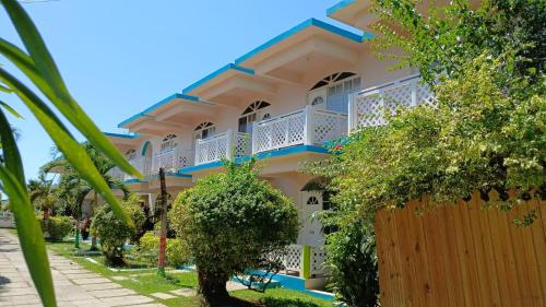 Fun Holiday Beach Hotel in เนกริล Fun Holiday Beach Hotel in เนกริล