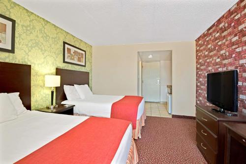 This photo about Knights Inn Toronto Scarborough shared on HyHotel.com