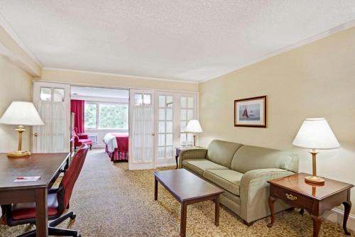 Ramada by Wyndham Seekonk Providence Area in Seekonk Ramada by Wyndham Seekonk Providence Area in Seekonk