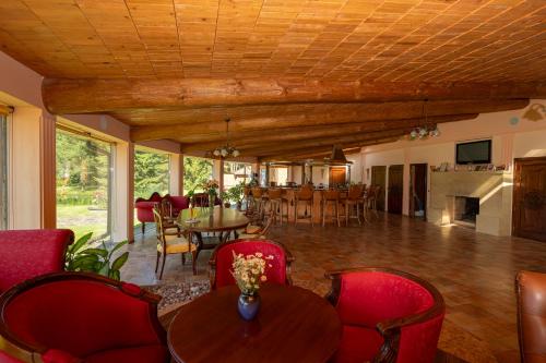 Las Ainavas, guest house with 5 spacious rooms, pool and sauna in Milzkalne Las Ainavas, guest house with 5 spacious rooms, pool and sauna in Milzkalne