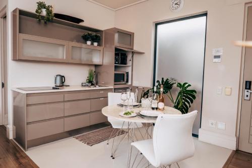 dapur, The Gallery, Luxury Apartment 209, Knysna Waterfront, Stay Knysna in Knysna Central dapur, The Gallery, Luxury Apartment 209, Knysna Waterfront, Stay Knysna in Knysna Central