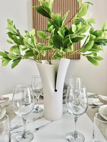 Chic 1BR with free Pool & Gym - Near Mall of Emirates near Jumeirah Village Circle Chic 1BR with free Pool & Gym - Near Mall of Emirates near Jumeirah Village Circle