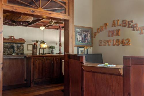 Historic Inn vacation Rental in Port Albert (ON) Historic Inn vacation Rental in Port Albert (ON)