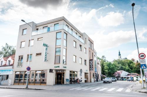 נוף חוץ, Hotel Deluxe with free Wellness and Fitness Centrum in ניטרה נוף חוץ, Hotel Deluxe with free Wellness and Fitness Centrum in ניטרה
