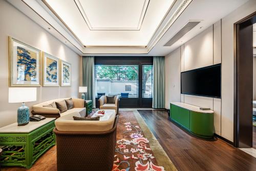 Hongqiao State Guest Hotel near Béke Tér Hongqiao State Guest Hotel near Béke Tér