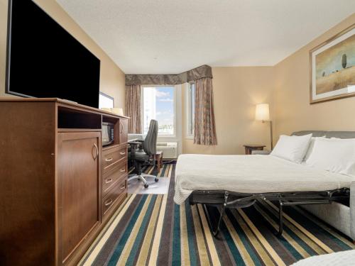 Holiday Inn Conference Centre Edmonton South By IHG in Edmonton (AB) Holiday Inn Conference Centre Edmonton South By IHG in Edmonton (AB)