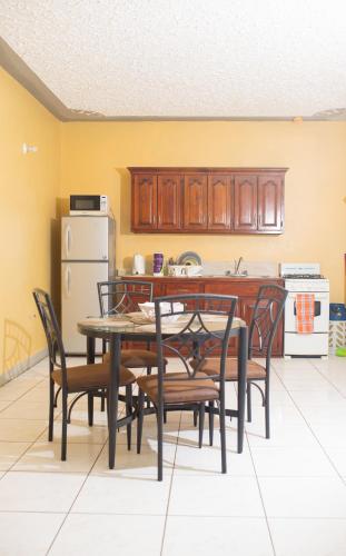 مطبخ, Oceanview 2BR Getaway 3min Beach 5min Airport in Boscobel مطبخ, Oceanview 2BR Getaway 3min Beach 5min Airport in Boscobel