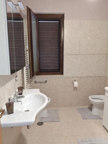 Bathroom, Bilocale nei pressi dell'Aeroporto in Salerno Bathroom, Bilocale nei pressi dell'Aeroporto in Salerno