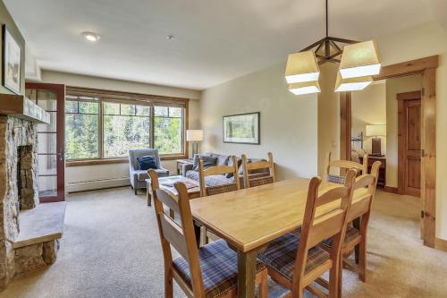 Exterior view, Mountain Thunder Lodge in Breckenridge (CO) Exterior view, Mountain Thunder Lodge in Breckenridge (CO)