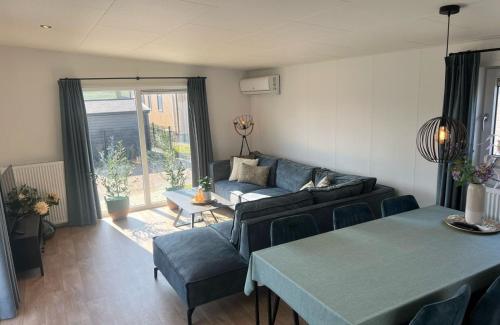 Shared lounge/TV area, Vakantiepark de Zeeuwse Parel - Zeebaars in Tholen Shared lounge/TV area, Vakantiepark de Zeeuwse Parel - Zeebaars in Tholen