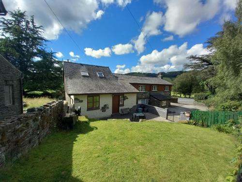 Instalaciones, Ty Wennol in Machynlleth Instalaciones, Ty Wennol in Machynlleth