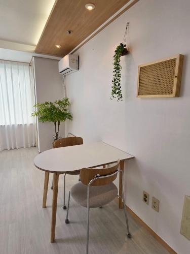 Warm Wood Stay Hwajeong in Hwajeong-dong Warm Wood Stay Hwajeong in Hwajeong-dong