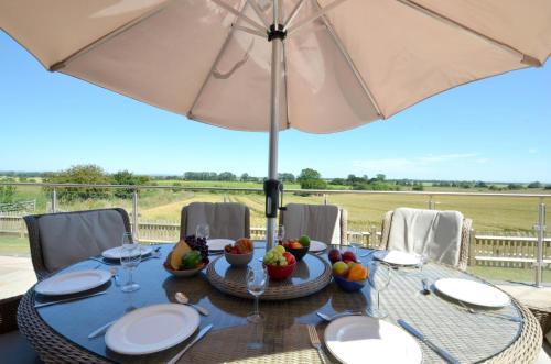 Instalaciones, Churchlands Barn in Tenterden Instalaciones, Churchlands Barn in Tenterden