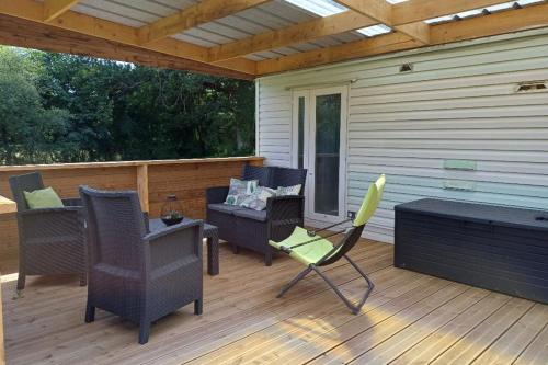 La source - Bungalow avec terrasse à Eguzon (La source - Bungalow avec terrasse a Eguzon) in Éguzon-Chantôme La source - Bungalow avec terrasse à Eguzon (La source - Bungalow avec terrasse a Eguzon) in Éguzon-Chantôme