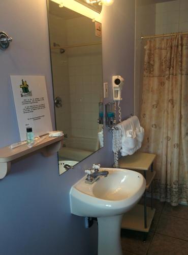 This photo about Motel les Pins shared on HyHotel.com