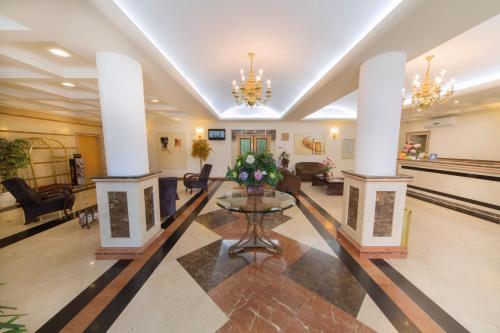 Vestibule, Hotel Plaza Mayor in Santo Andre Vestibule, Hotel Plaza Mayor in Santo Andre