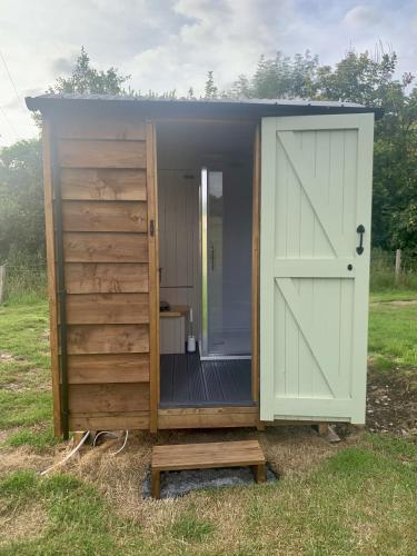 Fürdőszoba, Tower Farm Holidays - Shepherd's Huts in Llangollen Fürdőszoba, Tower Farm Holidays - Shepherd's Huts in Llangollen