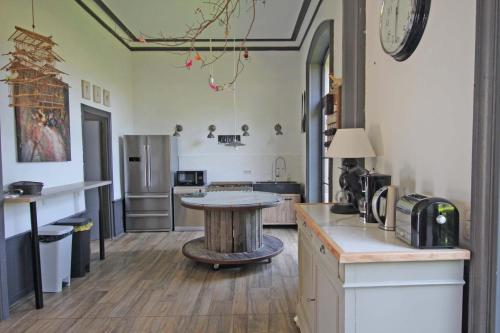 La gare aux oiseaux in Oradour-sur-Vayres La gare aux oiseaux in Oradour-sur-Vayres