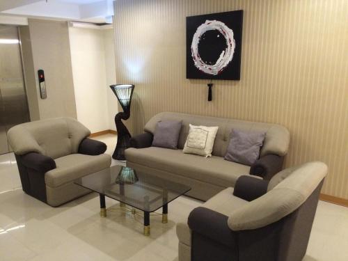 Lobby, Stone House Hotel Pasay near EDSA LRT Station Lobby, Stone House Hotel Pasay near EDSA LRT Station