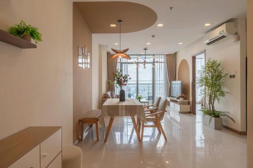 Landmark 81 and Vinhomes - Royal Apartment in Bình Thạnh Landmark 81 and Vinhomes - Royal Apartment in Bình Thạnh