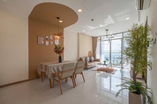 Landmark 81 and Vinhomes - Royal Apartment in Bình Thạnh Landmark 81 and Vinhomes - Royal Apartment in Bình Thạnh