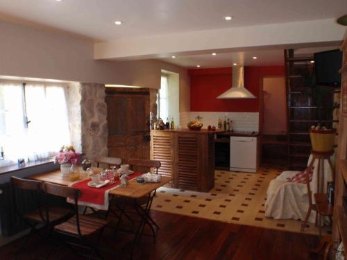 Étterem, Demeure d'Hotes L'Hermitage in Mouxy Étterem, Demeure d'Hotes L'Hermitage in Mouxy