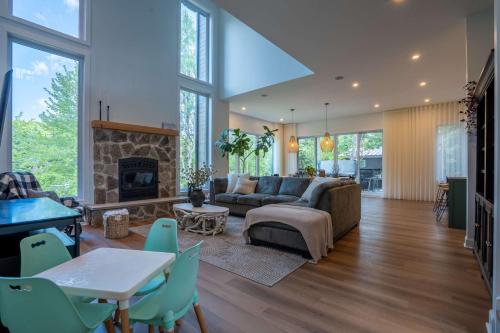 Spa Pool table Lake access - Le 515 Beaulac in Chertsey (QC) Spa Pool table Lake access - Le 515 Beaulac in Chertsey (QC)