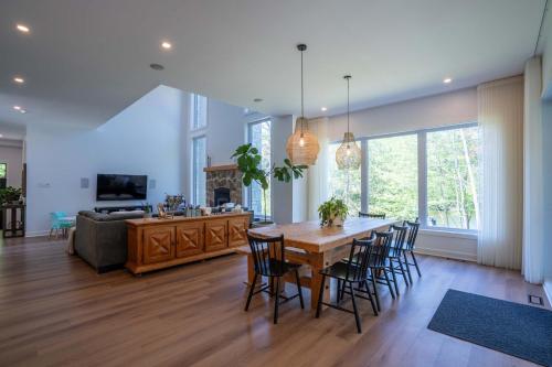 Spa Pool table Lake access - Le 515 Beaulac in Chertsey (QC) Spa Pool table Lake access - Le 515 Beaulac in Chertsey (QC)