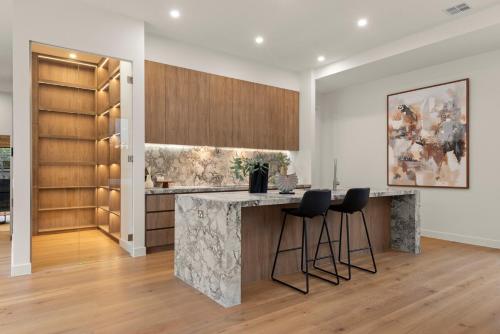 Modern Luxury Retreat With Pool in Balwyn Modern Luxury Retreat With Pool in Balwyn