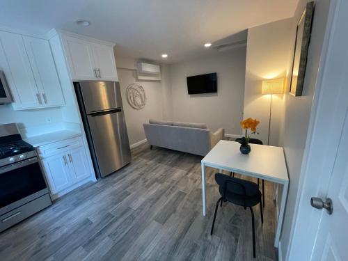 Serenity Villa in Κλέαρμοντ(Καλιφόρνια) Serenity Villa in Κλέαρμοντ(Καλιφόρνια)