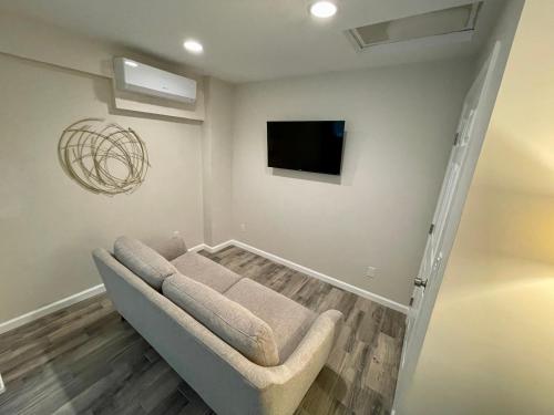 Serenity Villa in Κλέαρμοντ(Καλιφόρνια) Serenity Villa in Κλέαρμοντ(Καλιφόρνια)