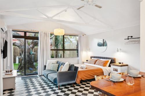 950m to CBD - Instant Book Tidy Unit in Gisborne 950m to CBD - Instant Book Tidy Unit in Gisborne