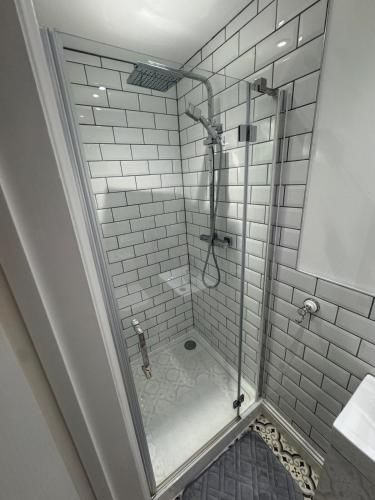 Serene Seaside Escape in Clevedon Serene Seaside Escape in Clevedon