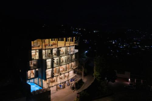 360 Viewpoint by Queens Mount in Kandis 360 Viewpoint by Queens Mount in Kandis