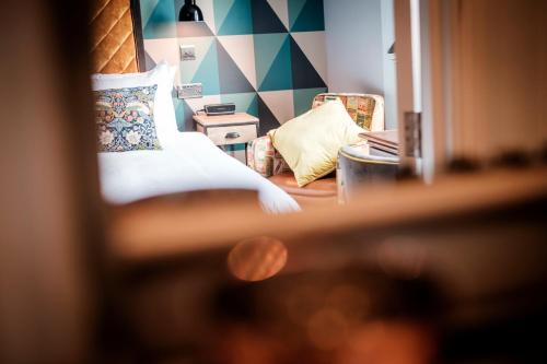 This photo about The Queen's Head shared on HyHotel.com