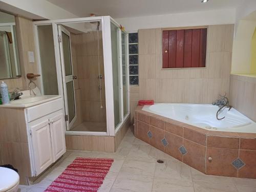 PeachBloom Tereace Inn in St Georges PeachBloom Tereace Inn in St Georges