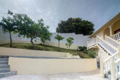 Entrada, Sandrati Villa in Port Elizabeth Entrada, Sandrati Villa in Port Elizabeth