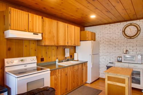 Charming Lakefront Cabin with Deck and Fire Pit! in Blanchard (ID) Charming Lakefront Cabin with Deck and Fire Pit! in Blanchard (ID)