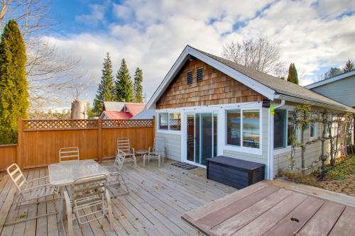 Charming Lakefront Cabin with Deck and Fire Pit! in Blanchard (ID) Charming Lakefront Cabin with Deck and Fire Pit! in Blanchard (ID)