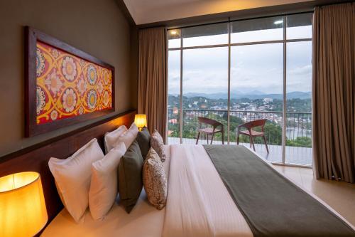 360 Viewpoint by Queens Mount in Kandis 360 Viewpoint by Queens Mount in Kandis