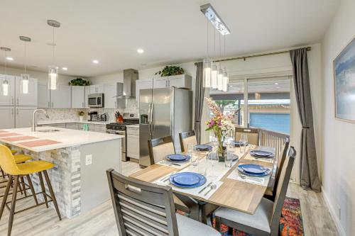 Modern Wheat Ridge Home about 5 Mi to Dtwn Denver near สวนสนุกเลคไซด์ Modern Wheat Ridge Home about 5 Mi to Dtwn Denver near สวนสนุกเลคไซด์