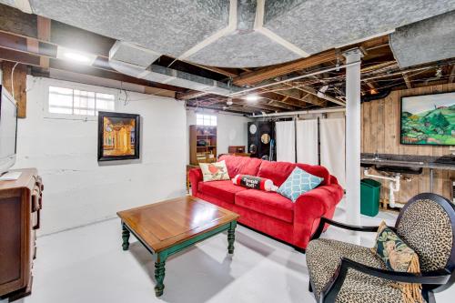 Bourbon Trail Fun Dtwn Lebanon Home with Game Room in Lebanon (KY) Bourbon Trail Fun Dtwn Lebanon Home with Game Room in Lebanon (KY)