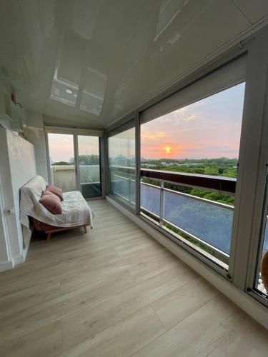 Vue panoramique pour ce grand studio en centre ville in La Grande Motte Vue panoramique pour ce grand studio en centre ville in La Grande Motte